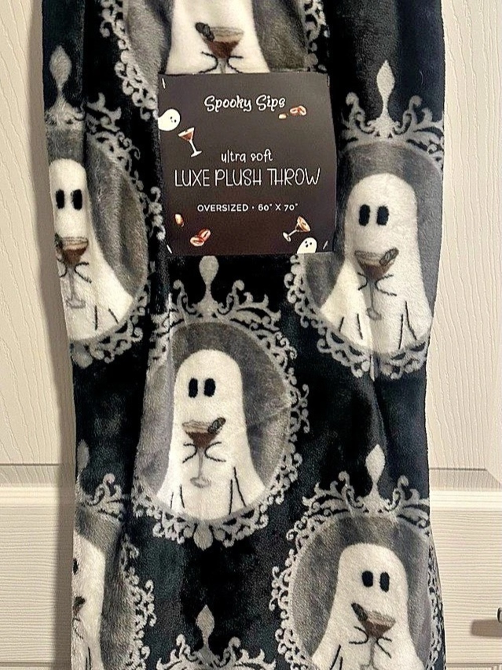 Halloween blanket ghost Spooky Sips Luxe Plush Throw Blanket Black & White 60x70